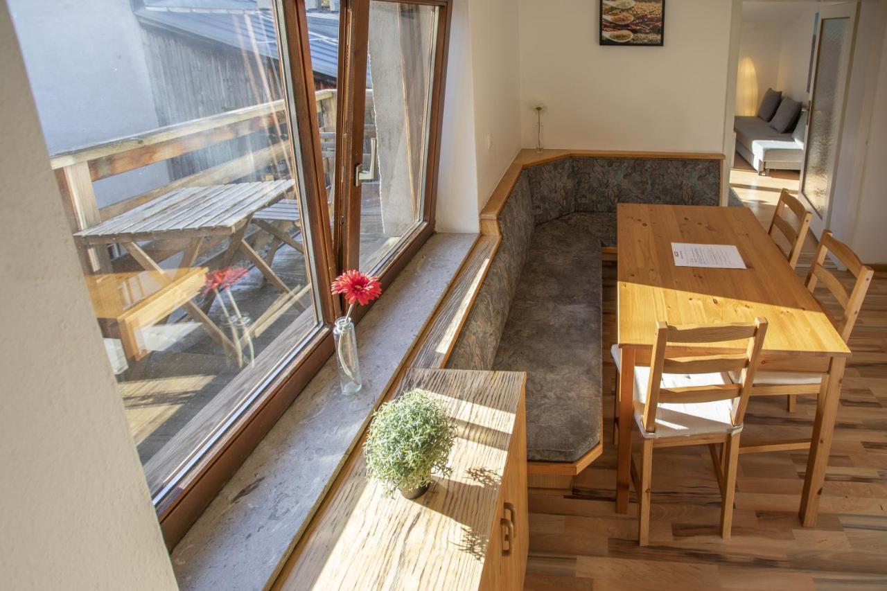 Cozy Old Town Apartment Hall in Tirol Exteriör bild