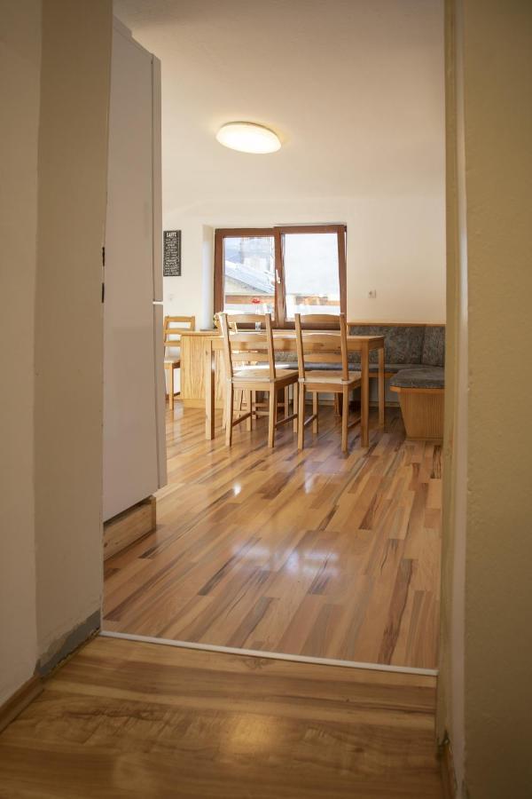 Cozy Old Town Apartment Hall in Tirol Exteriör bild